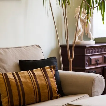 Plum Guide - Casa Da Vovo Lisbon